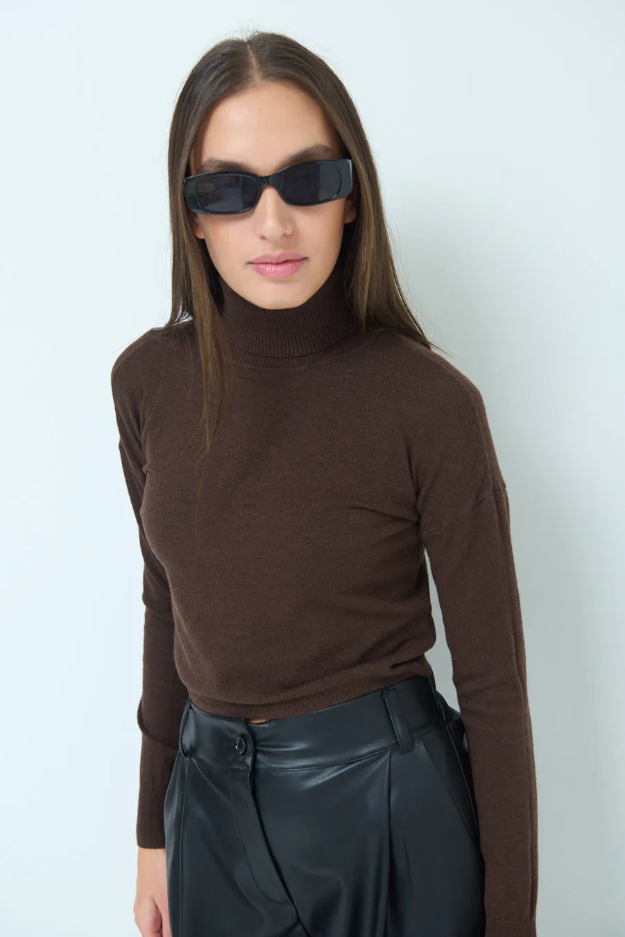 Fitted turtleneck crop sweater wholesale