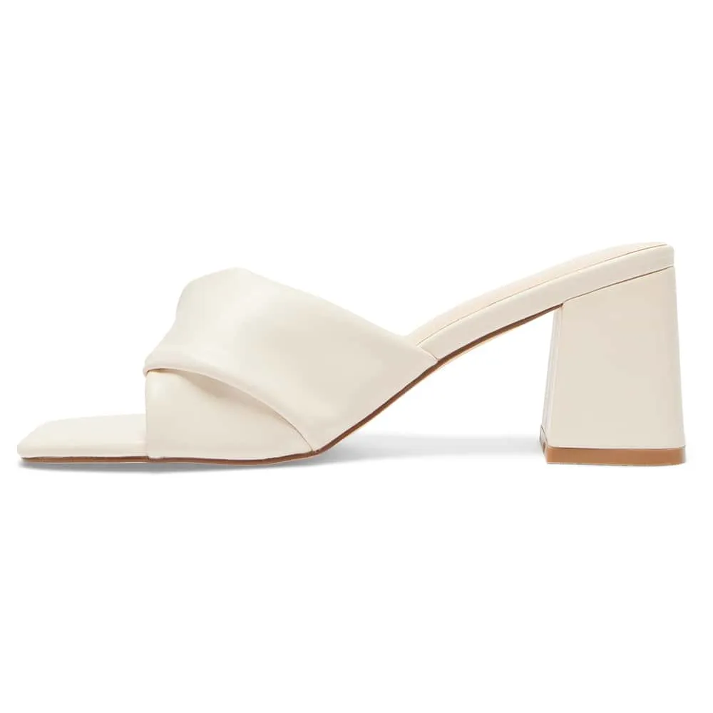 Skye Heel in Bone Smooth